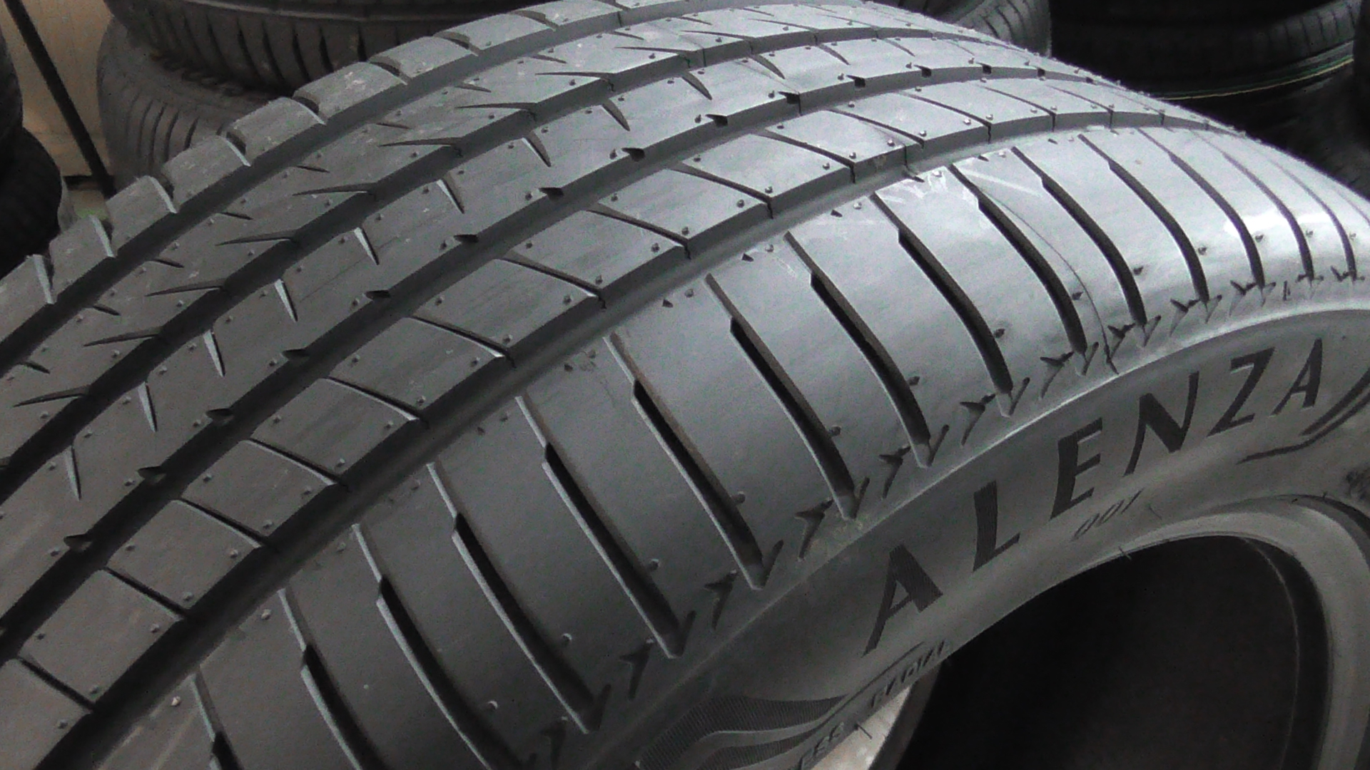 1 18 55. Шины Bridgestone Alenza 001. Шины летние Bridgestone Alenza 001. Bridgestone 255/55 r19 alenza1 107w. Бриджстоун 235/55/18 v 100 alenza1.